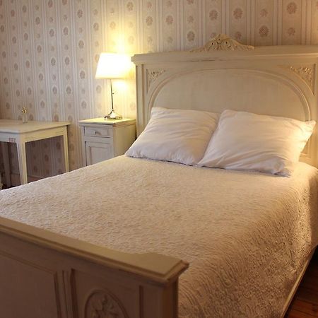Hotel De La Providence Égliseneuve-dʼEntraigues Екстериор снимка
