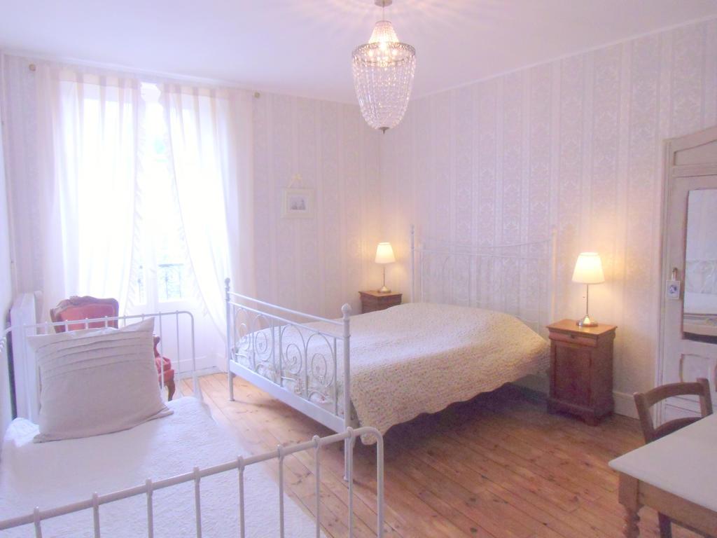 Hotel De La Providence Égliseneuve-dʼEntraigues Стая снимка