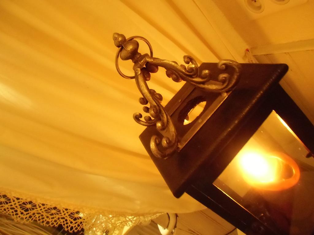 Hotel De La Providence Égliseneuve-dʼEntraigues Екстериор снимка