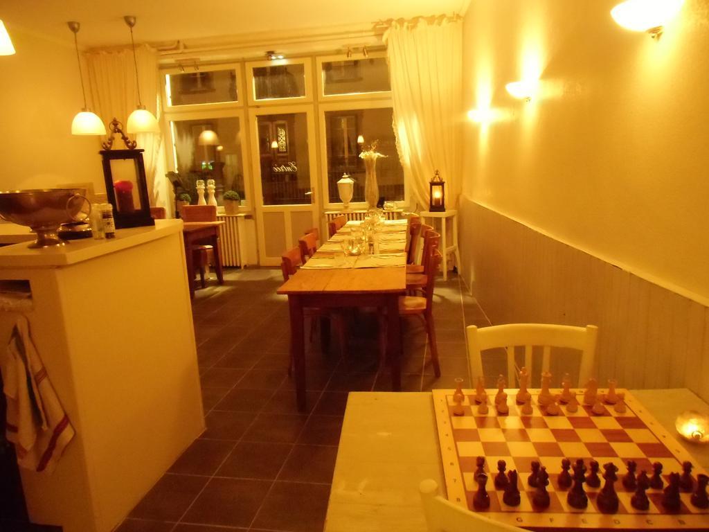 Hotel De La Providence Égliseneuve-dʼEntraigues Екстериор снимка