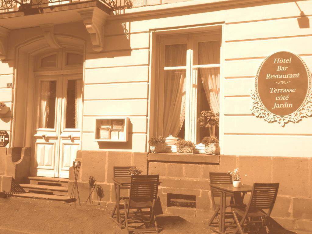 Hotel De La Providence Égliseneuve-dʼEntraigues Екстериор снимка