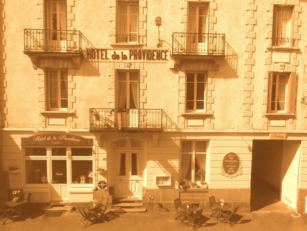 Hotel De La Providence Égliseneuve-dʼEntraigues Екстериор снимка