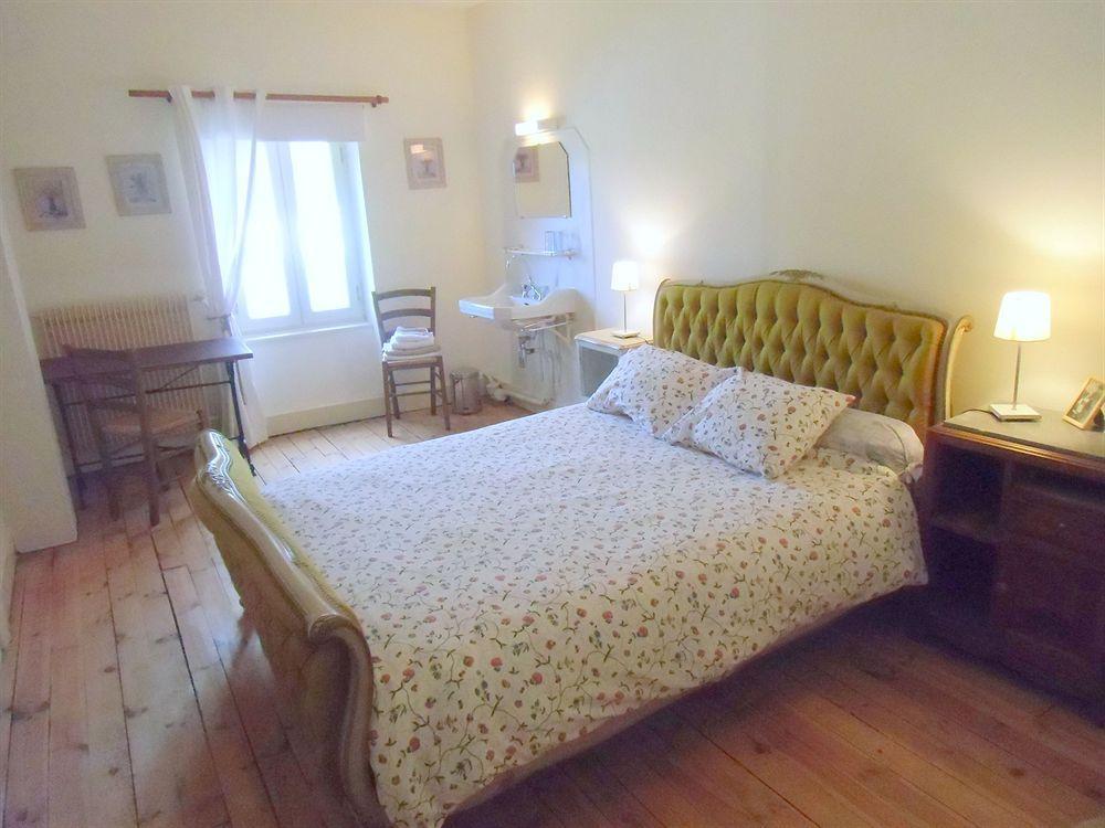 Hotel De La Providence Égliseneuve-dʼEntraigues Екстериор снимка