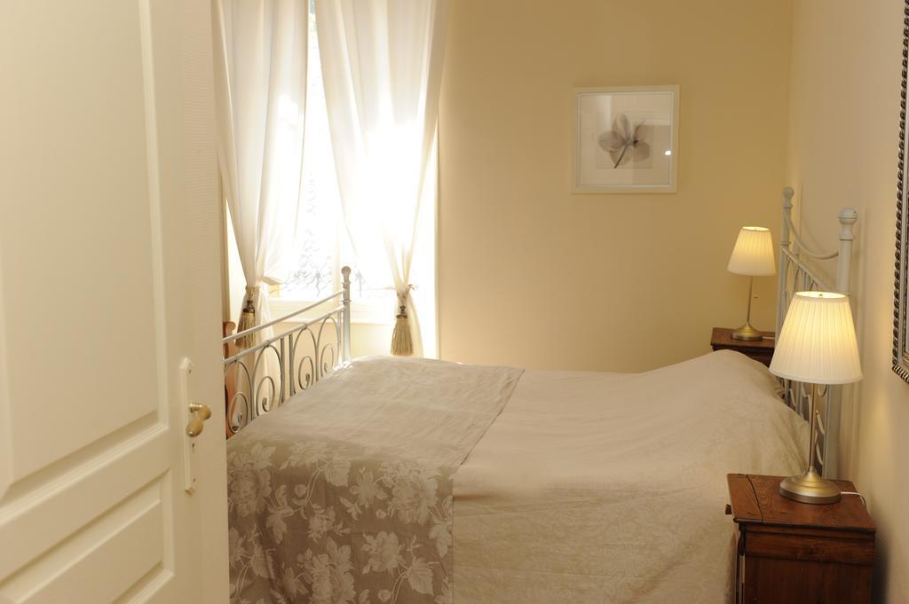 Hotel De La Providence Égliseneuve-dʼEntraigues Екстериор снимка