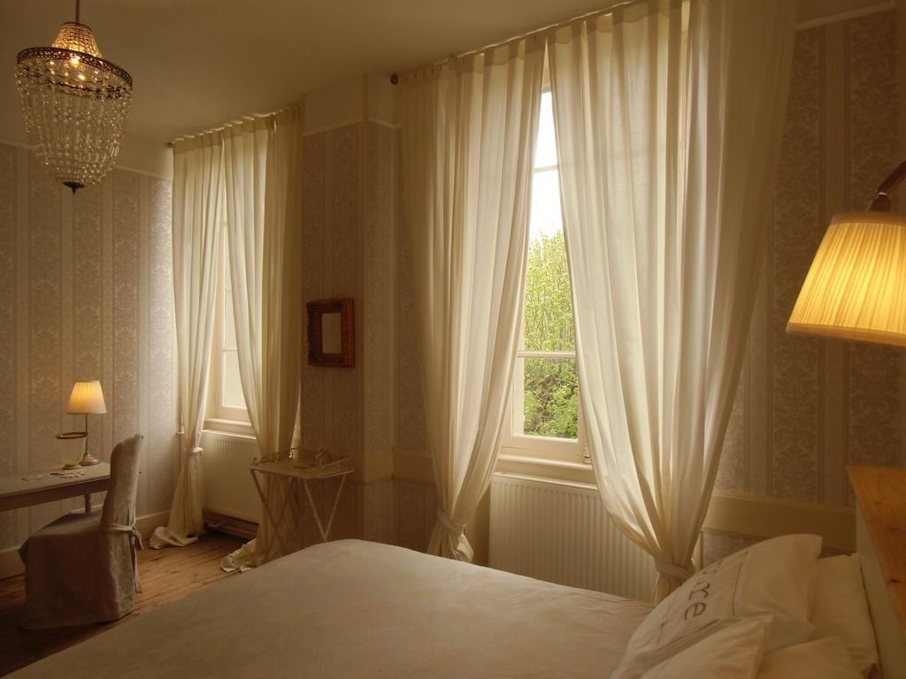 Hotel De La Providence Égliseneuve-dʼEntraigues Екстериор снимка