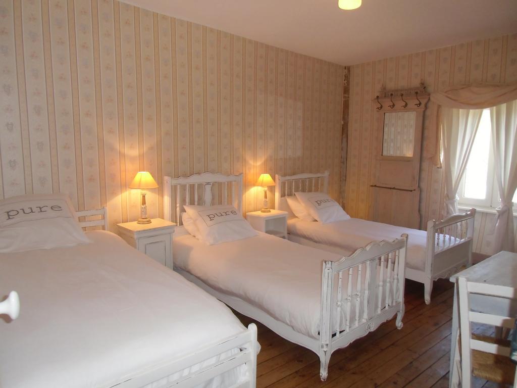 Hotel De La Providence Égliseneuve-dʼEntraigues Екстериор снимка