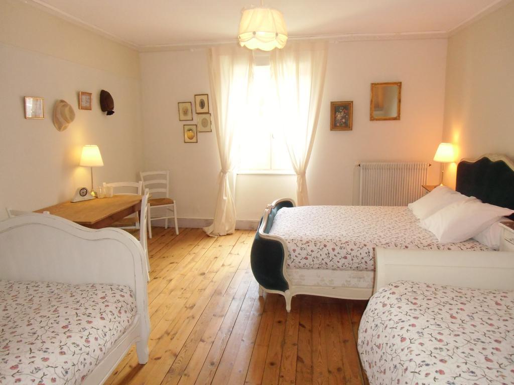 Hotel De La Providence Égliseneuve-dʼEntraigues Екстериор снимка