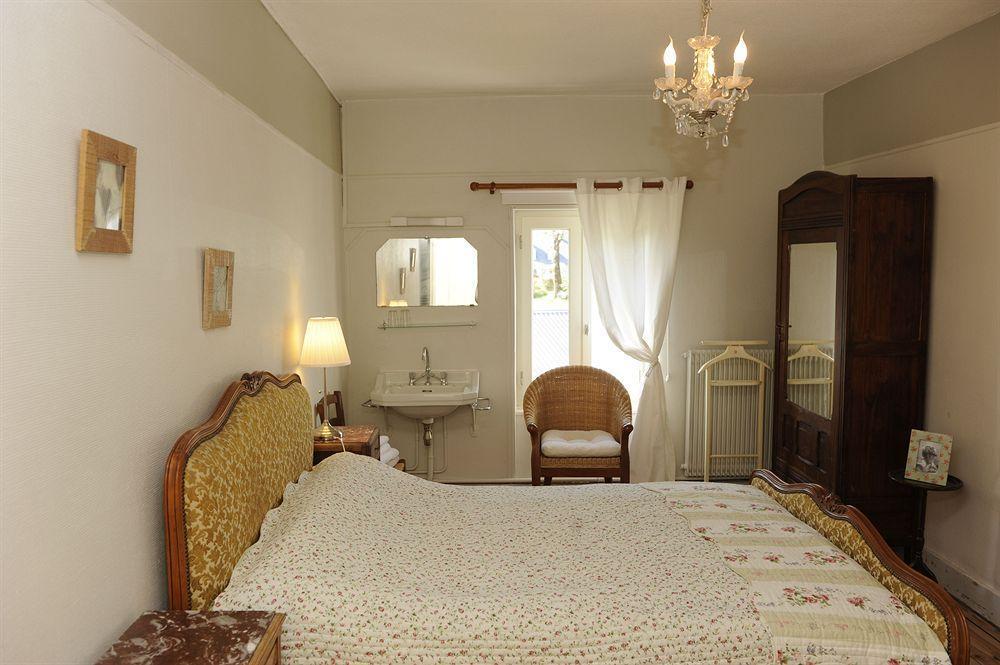 Hotel De La Providence Égliseneuve-dʼEntraigues Екстериор снимка
