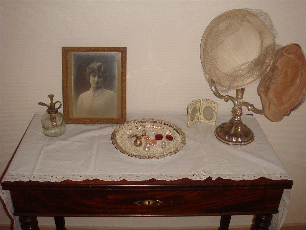 Hotel De La Providence Égliseneuve-dʼEntraigues Екстериор снимка