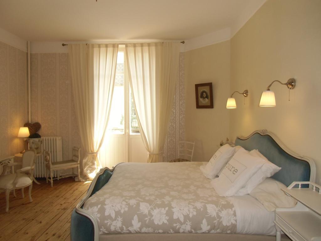 Hotel De La Providence Égliseneuve-dʼEntraigues Екстериор снимка