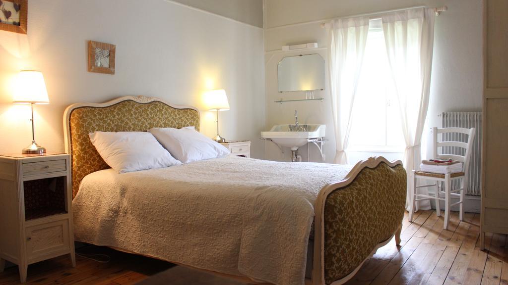 Hotel De La Providence Égliseneuve-dʼEntraigues Екстериор снимка