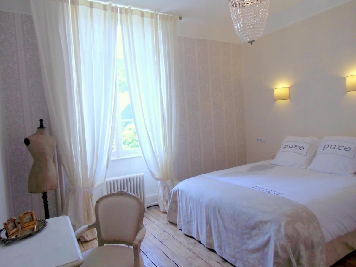 Hotel De La Providence Égliseneuve-dʼEntraigues Стая снимка