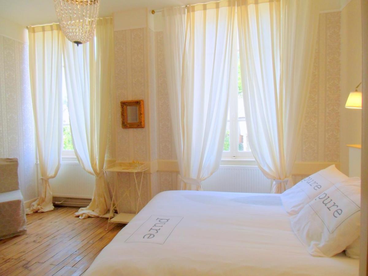 Hotel De La Providence Égliseneuve-dʼEntraigues Стая снимка